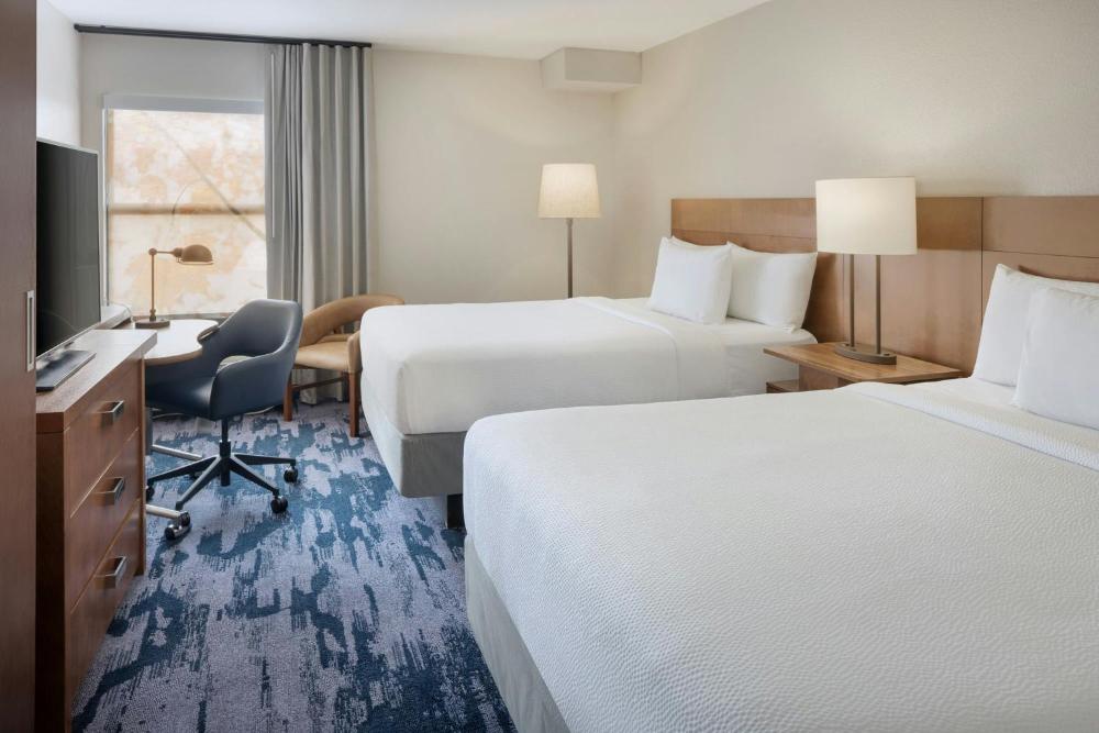 Guest Room with Two Queen Beds interior